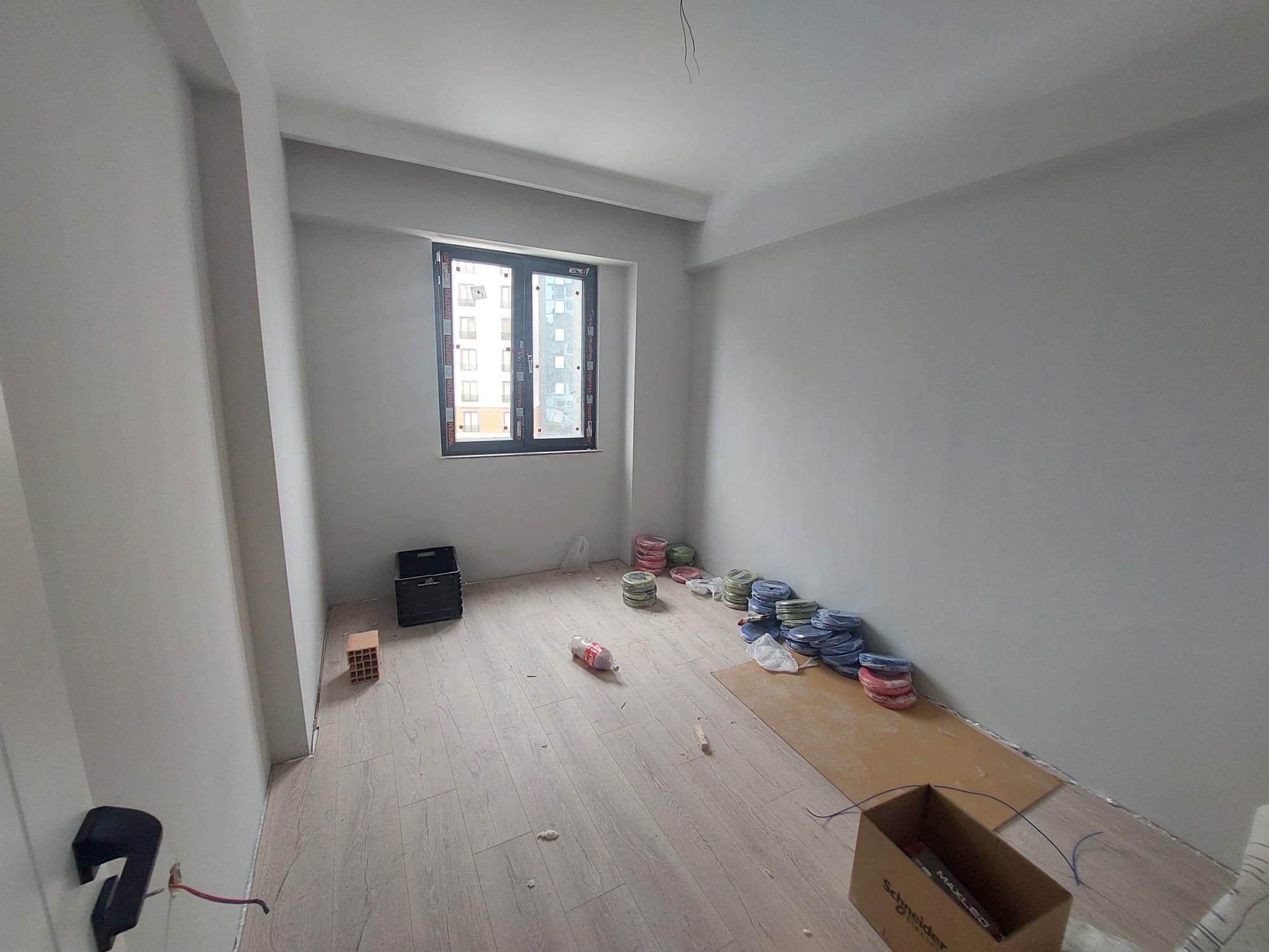 BUCAK MAHALLESİNDE EBEVEYN BANYOLU 3+1 LÜKS DAİRE